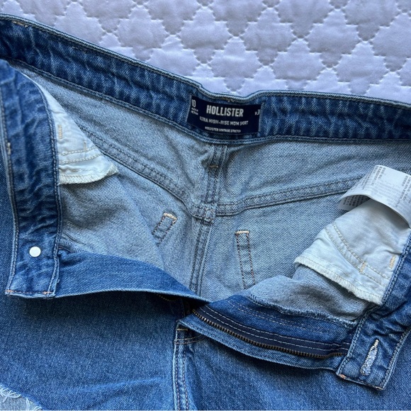 HOLLISTER Ultra High Rise Mom Short - Picture 3 of 3